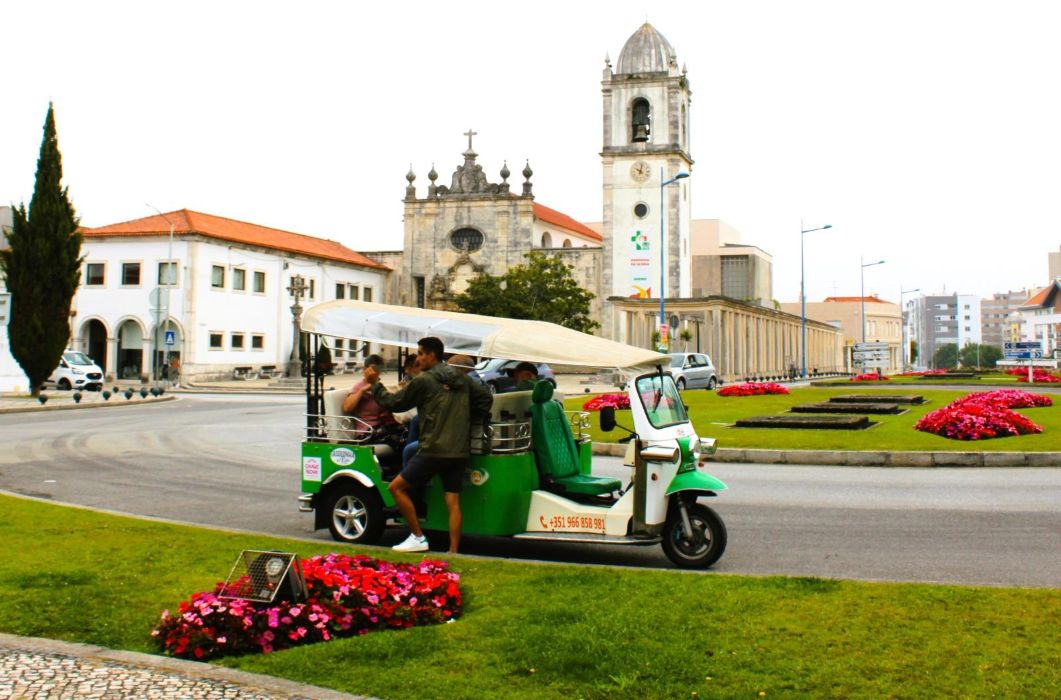 Descubra Aveiro de tuk tuk